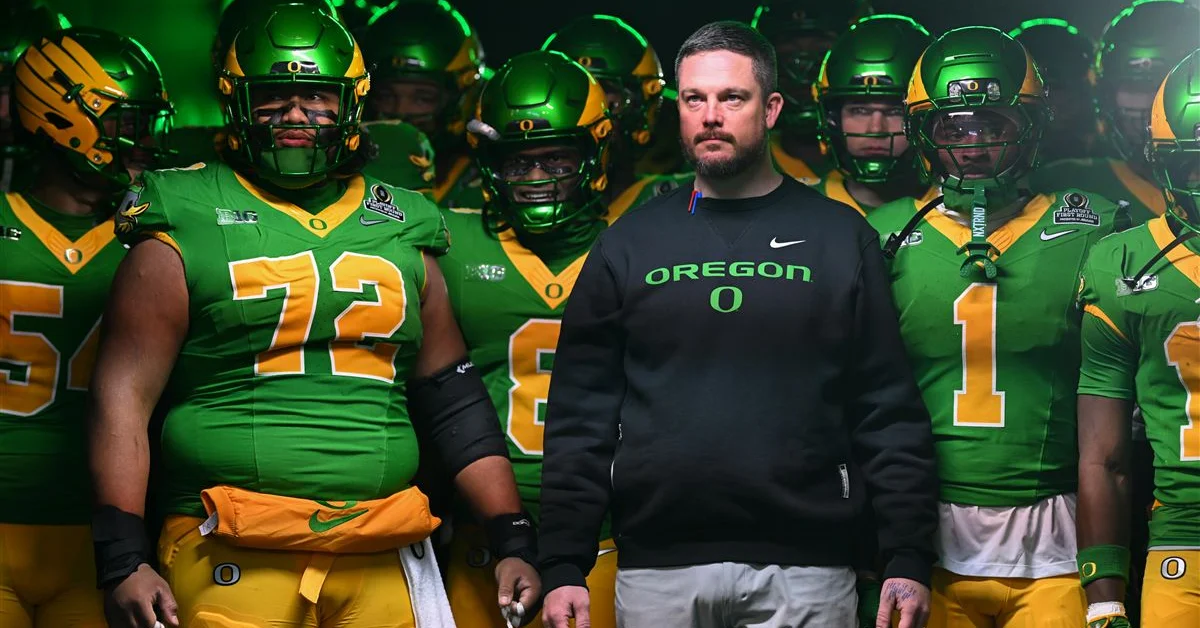 Dan Lanning leads Oregon Ducks out of the tunnel
