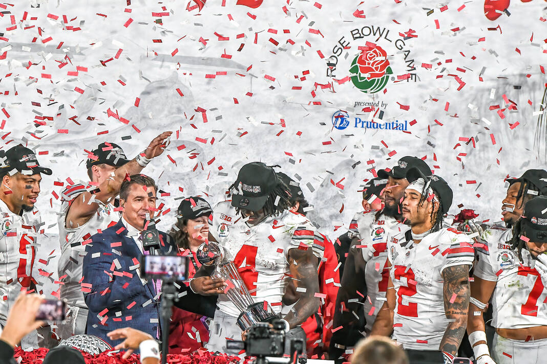 Ohio State celebrates Rose Bowl victory over Oregon, 41-21